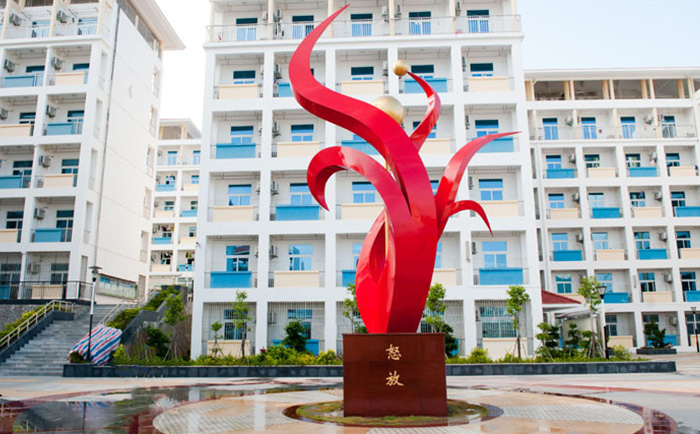 定制不銹鋼雕塑怎么選比較好？