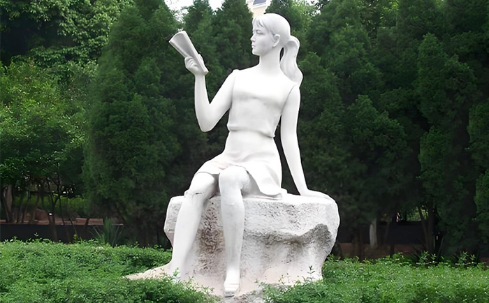 千年匠心，傳世之美——優(yōu)藝雕塑定制人物石雕藝術(shù)