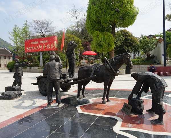 定制一座大型銅雕塑價(jià)格大致為多少？