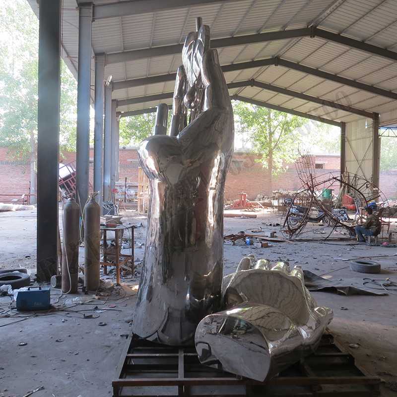 水滴主題不銹鋼雕塑，雙手不銹鋼雕塑，手托水滴景觀雕塑