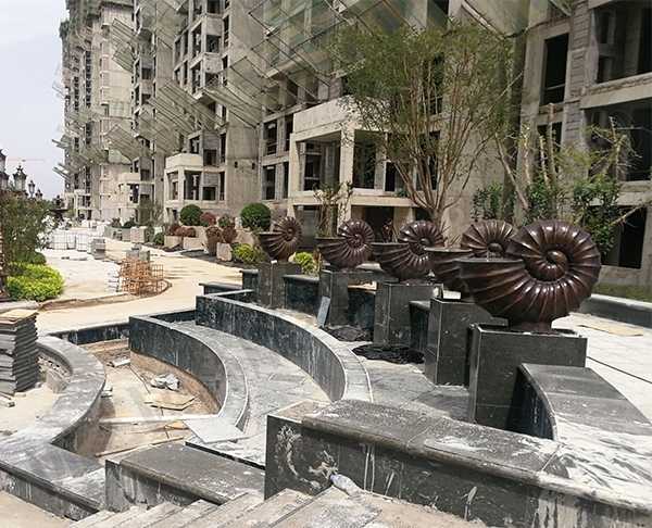 那玻璃鋼雕塑上色的時候要注意什么呢？