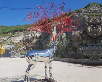 人們?yōu)槭裁聪矚g擺放不銹鋼鹿雕塑？