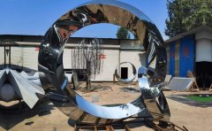 不銹鋼景觀雕塑有哪些特點(diǎn)和優(yōu)勢(shì)？