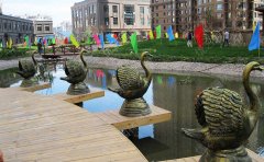 銅雕塑廠家分析銅雕塑選擇應(yīng)該注意哪些問題？